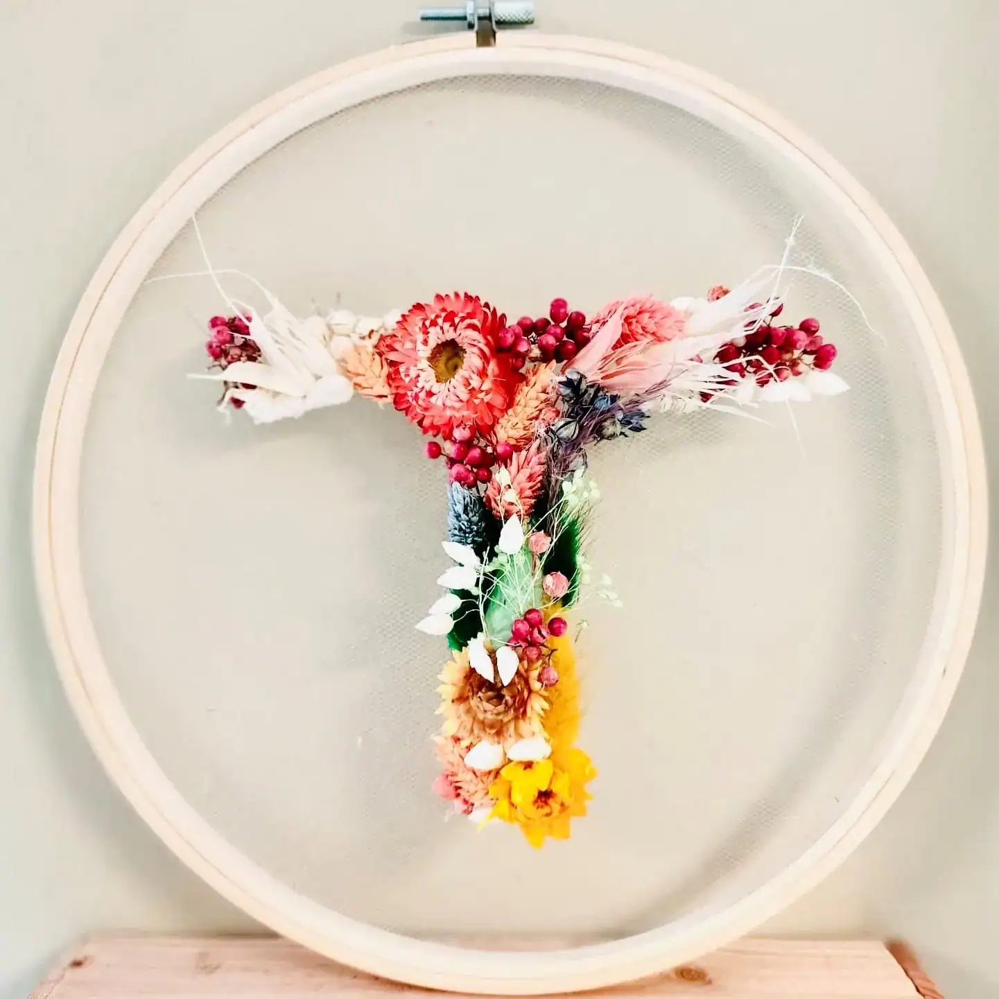 "T" als Flower Letter